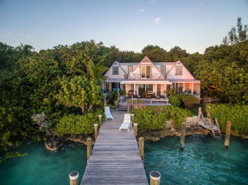 Bay Cottage Home with a Private Dock