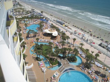 1 BR Ocean Front With balcony & sleeps 6