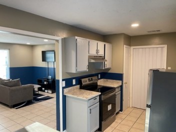 Amazing 2 bed/2 bath apartment 9 mins from LSU - King Size Beds