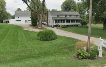 Country Farmhouse 1800's charm in rural setting close to Columbus