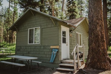 Fisherman Cabin at Tamaracks Resort with a lovely view of Seeley Lake, Montana