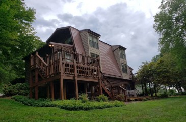 Awesome Lake House with Natural Beach, Huge Dock, and Sunset Views. Sleeps 9