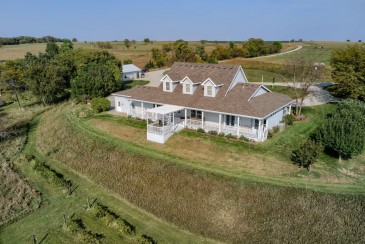 Vineyard House and Private Lake