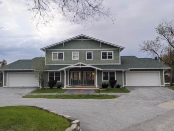 Newly Renovated Townhome w/ Hot tub and Private Beach. Pet-friendly!