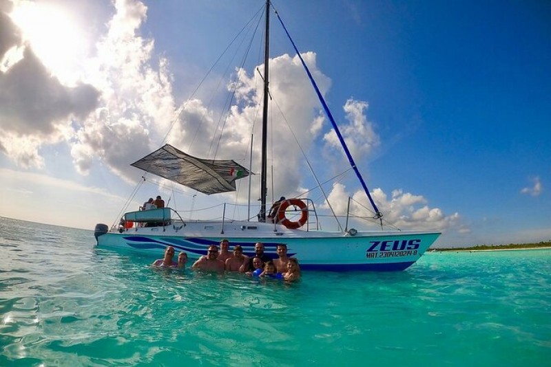 El Cielo reef by Catamaran with Beach Club