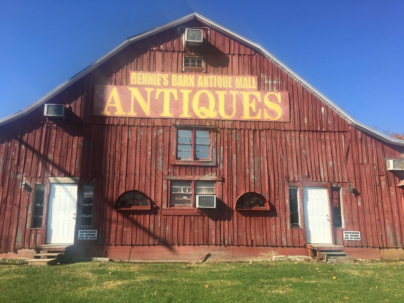 Bennie's Barn Antique Mall